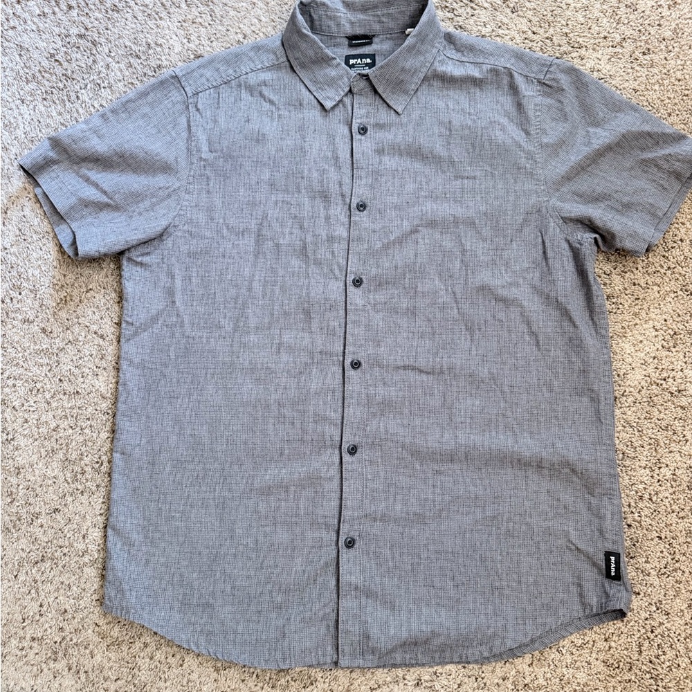 Prana Men's Short Sleeve Button-Down Shirt in Heather Gray